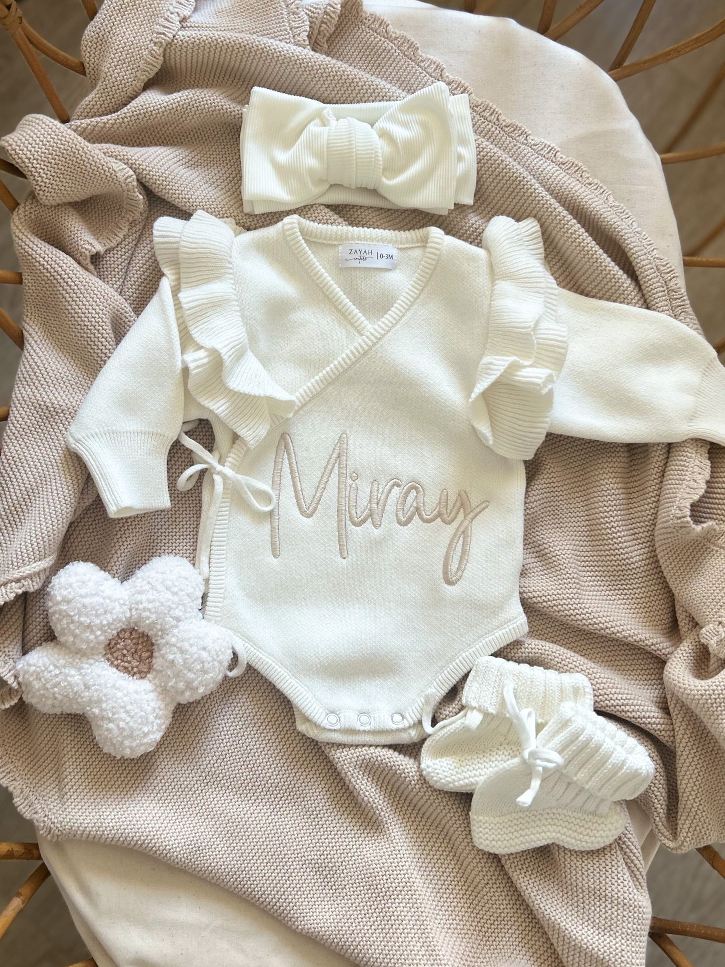 Barboteuse à volants brodée