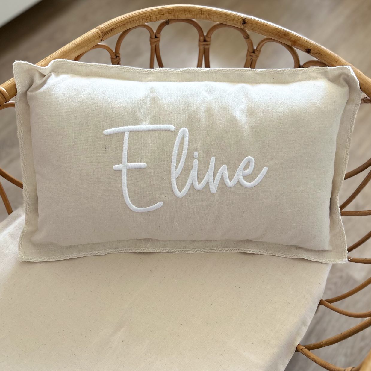 Coussin décoratif brodé - Effet Lin -