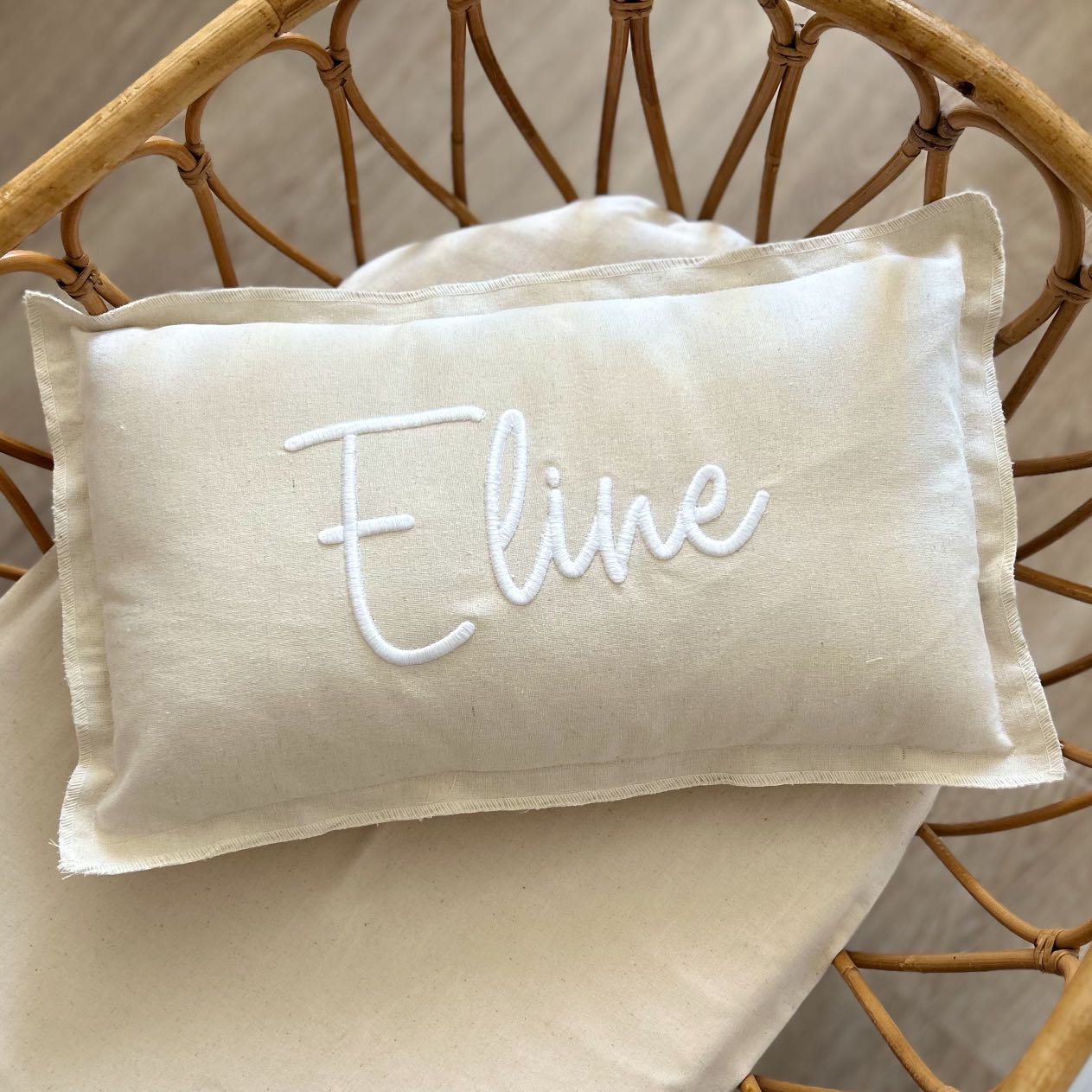 Coussin décoratif brodé - Effet Lin -