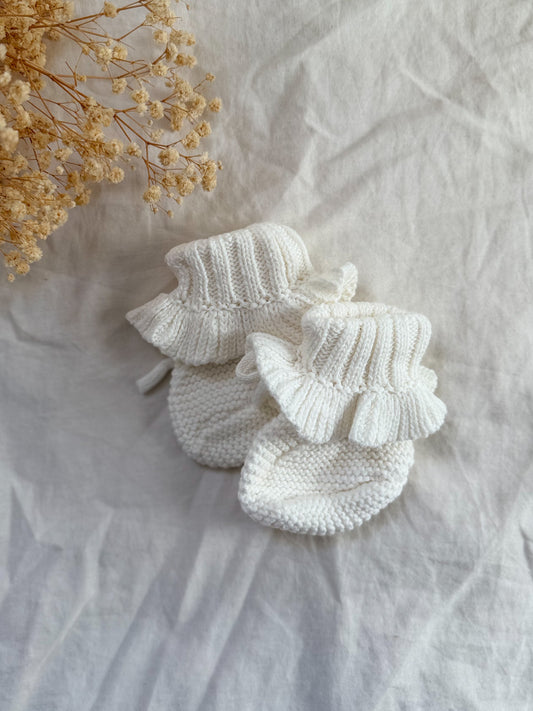 Chaussons en maille blanc naturel à volants